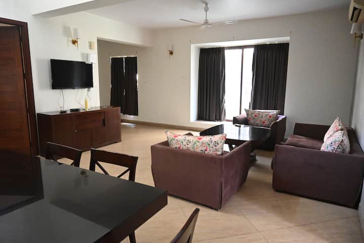 Living room at Aqua Bungalow — photo 6