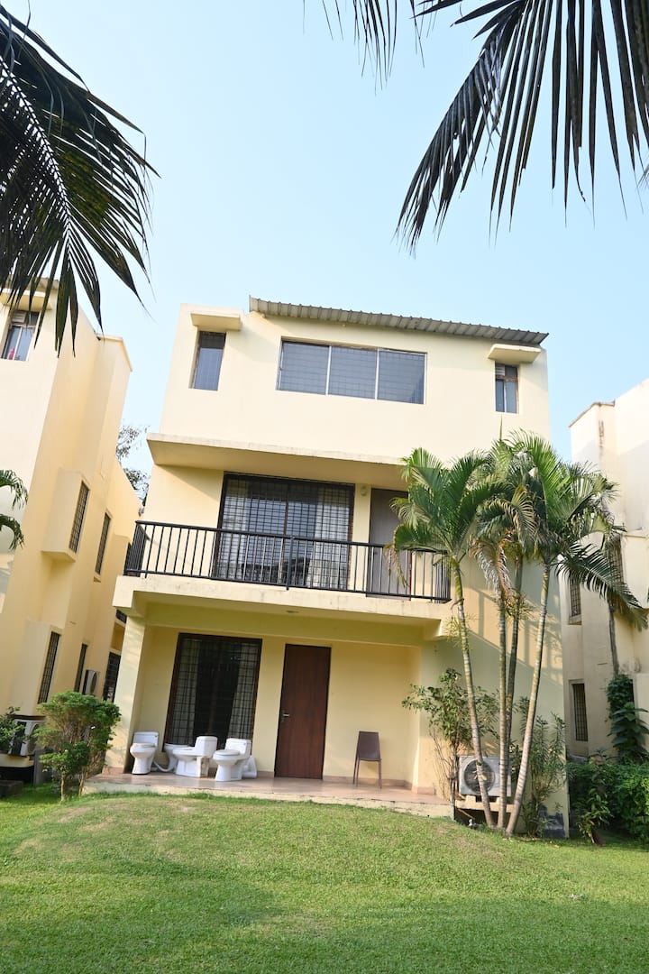 Exterior at Aqua Bungalow — photo 4