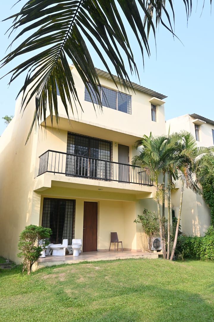 Exterior at Aqua Bungalow — photo 8